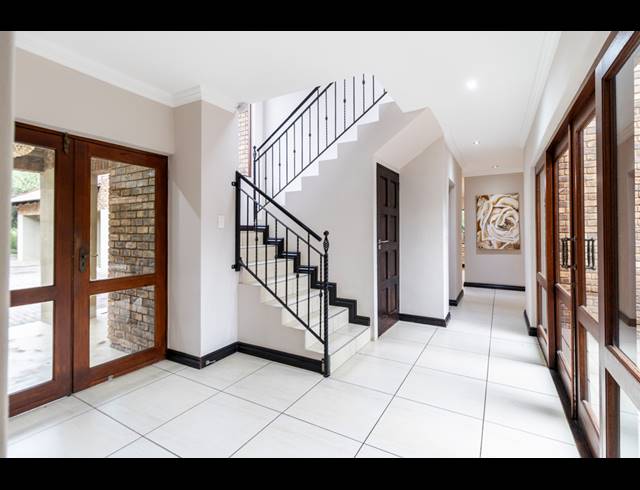 4 BEDROOM HOUSE FOR SALE IN LEEUWFONTEIN ESTATE